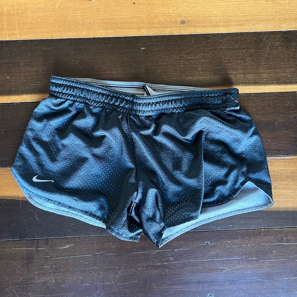 Vintage Nike shorts, small